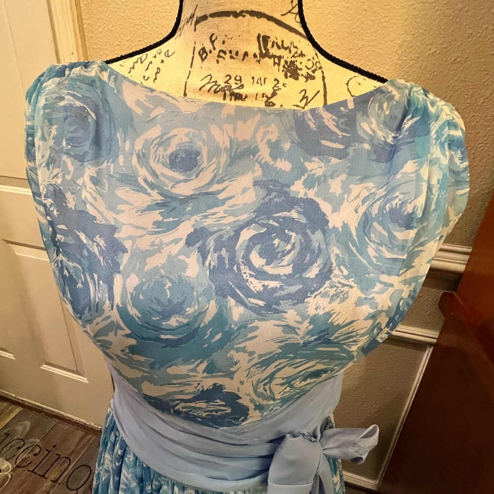 50’s vintage dress , it has stains under arms not noticeable on the outside